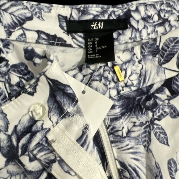 H&M High Waist White and Blue Shorts - Picture 5 of 5